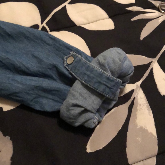 Blue jean shirt with white lace on back - Picture 5 of 6